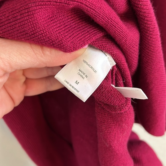 Super stylish light weight sweater - Picture 7 of 7